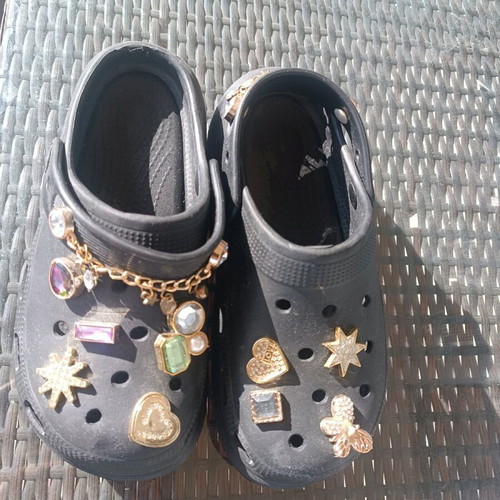 Black clogs like new with charms and gold chain size 36–37