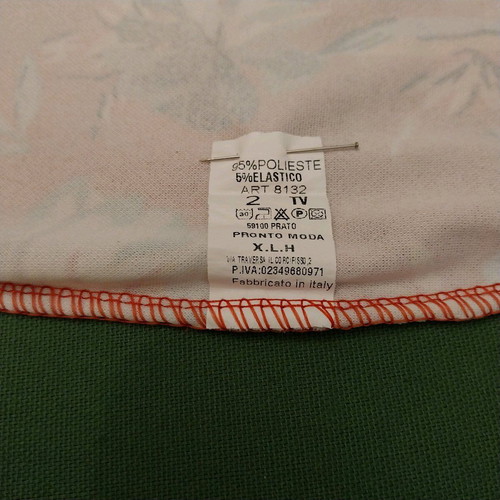 Floral Mini Skirt Size S Like New, Red Background