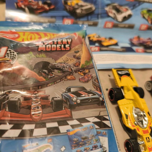 Hot Wheels mystery models Formula 1 and Formula flashback like new x2