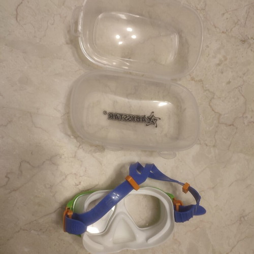 Abysstar children's snorkeling mask like new, ages 4-6