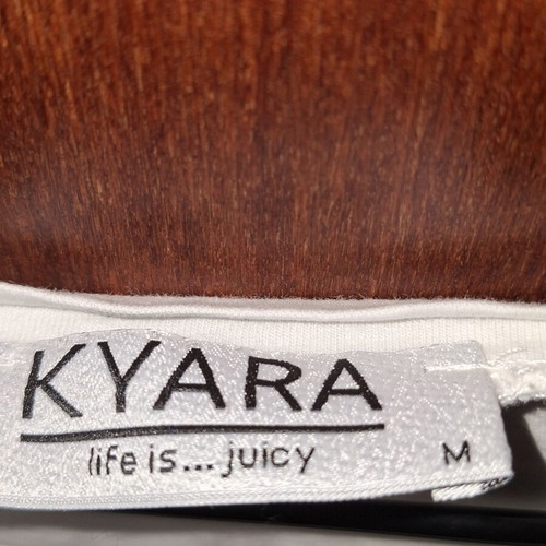 Kyara White T-shirt with Minimal Line-Art Print Size M Like New