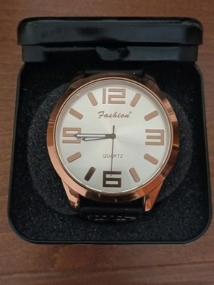 Ρολόι χειρός μεταχειρισμένο με δερμάτινο λουράκι unisex