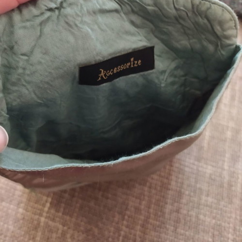 Makeup and brush bag like new