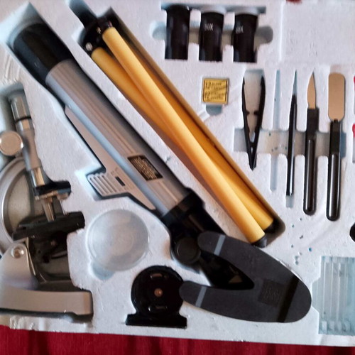Microscope and Telescope Set 1990-95 like new, collectible