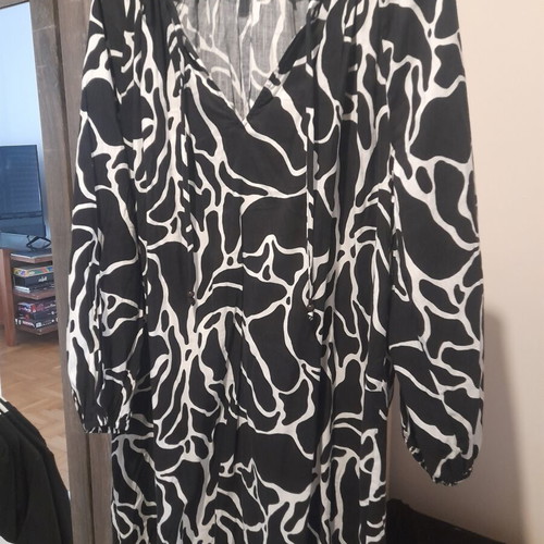 H&M women's black and white blouse Large like new, 55% viscose 45% cotton