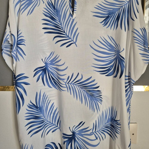 Blouse like new with blue leaf pattern, size XL