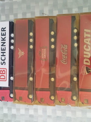 HO Scale Trucks Set of 8 Like New for Model Train Loading