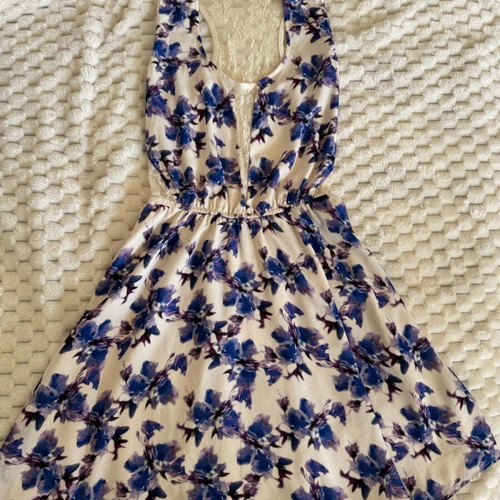 Guess floral mini dress with lace back like new, XS/S