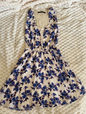 Guess φλοραλ μίνι φόρεμα πλάτη δαντέλα σαν καινούργιο, XS/S