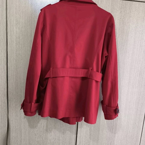 Short red trench coat like new, size L