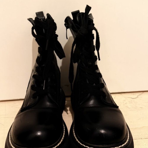 Boots like new, size 38, black, lightweight and comfortable