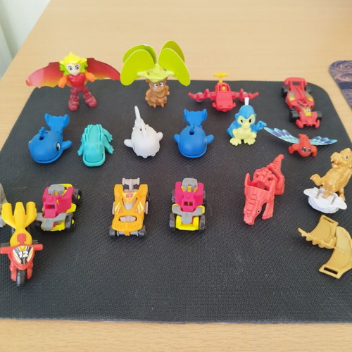 Kinder figures like new, assorted set