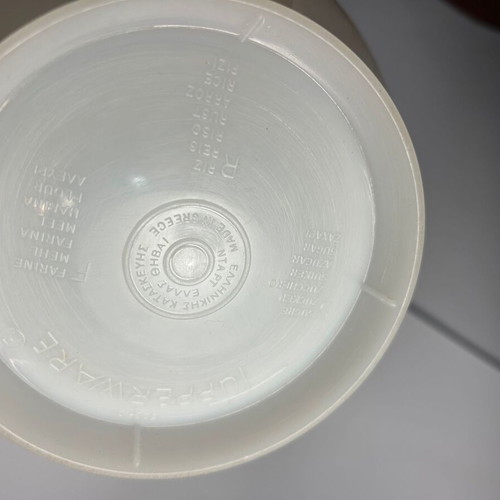 Tupperware large 2L measuring jug with lid like new