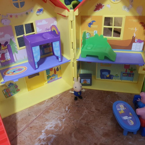 Peppa Pig house playset with family figures