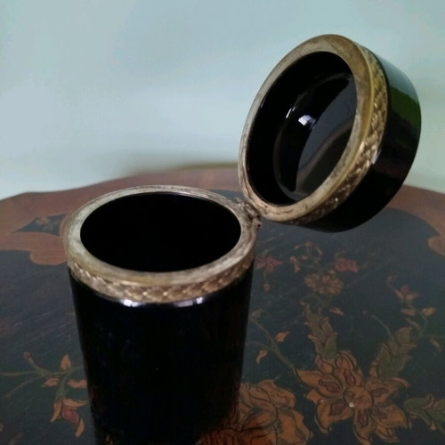 Black Onyx Smoking Set like new with cigarette case and ashtray