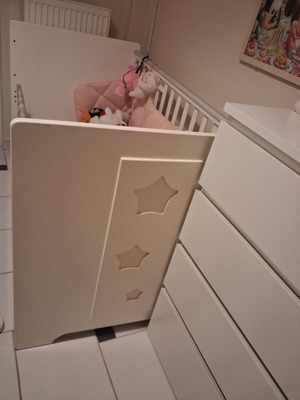 Convertible crib with mattress and waterproof protectors