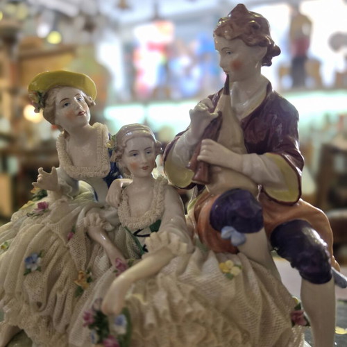 Unterweißbach porcelain composition used, Rococo music scene