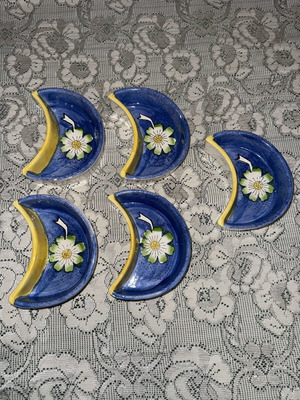 Set of 5 ashtrays