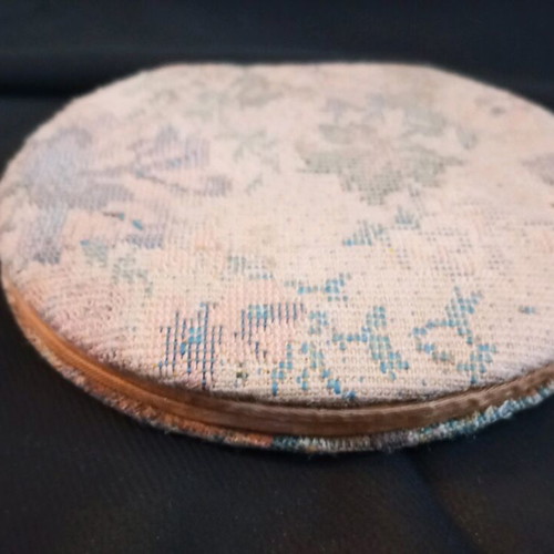 Double mirror used with tapestry