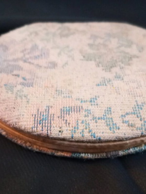 Double mirror used with tapestry