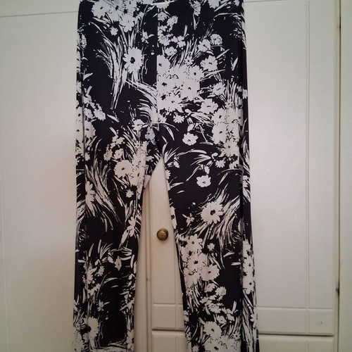 Black and white palazzo pants like new, sizes XL and XXL