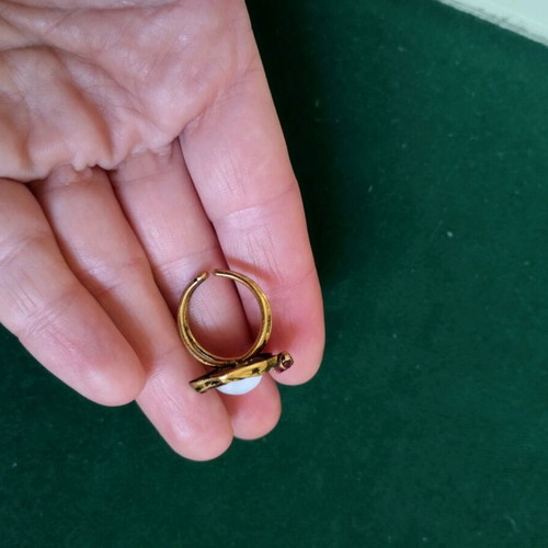 Ring from an earlier decade like new, unused