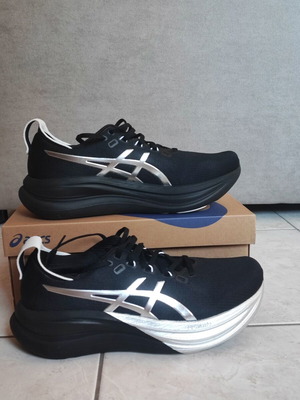 Παπούτσια τρεξίματος Asics Gel-Nimbus 28 νούμερο 44.5 σαν καινούργια μαύρα ασημί