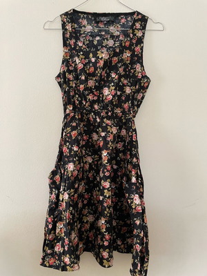 Floral mini φόρεμα με τσέπες ανανεωμένο, μέγεθος S, μαύρο πολύχρωμο