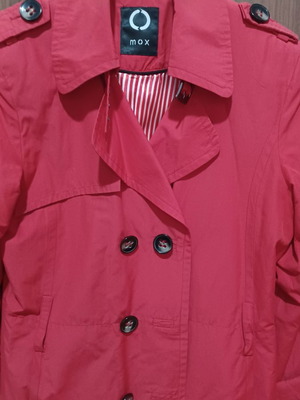 Red mid-length trench coat like new, size Medium