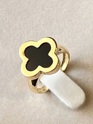 Van Cleef solid 14k yellow gold ring with onyx like new