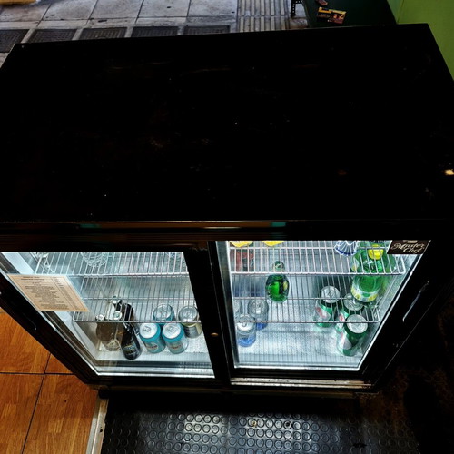 Professional Mini Refrigerator 200lt like new with base and wheels