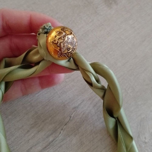 Handmade women's fabric necklace like new, olive green with buttons