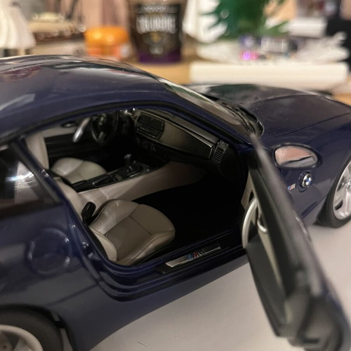 BMW Z4 M Kyosho model car like new, 1/18 scale