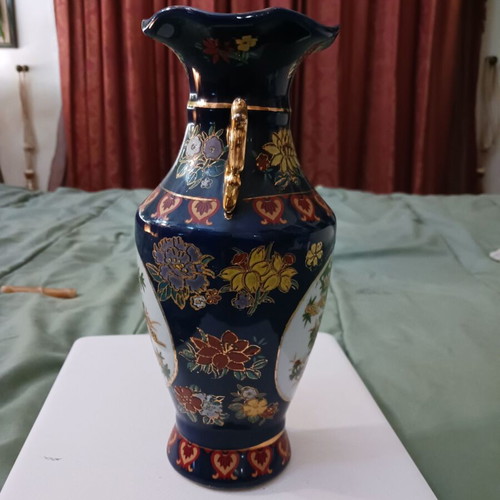 Vintage Chinese decorative vase 23cm like new