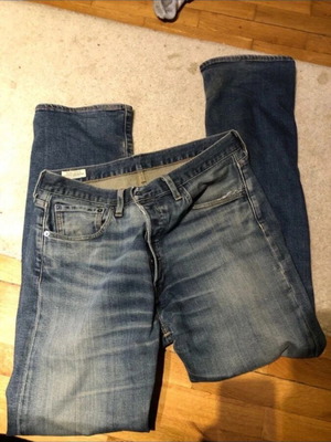 Levi’s jeans used, very good condition, sizes M and 3XL