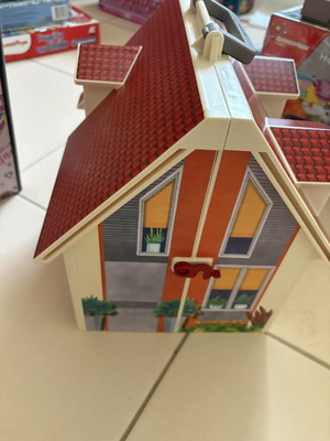 Playmobil modern dollhouse suitcase with furniture