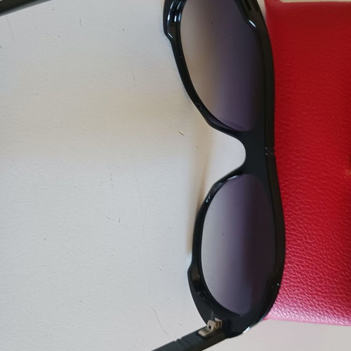 Guess sunglasses like new, black frame