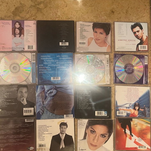 Authentic CDs like new, pack of 16 with unforgettable hits