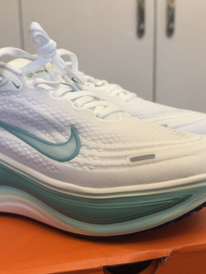 Nike Vomero Plus running shoes size 39 new unworn white turquoise