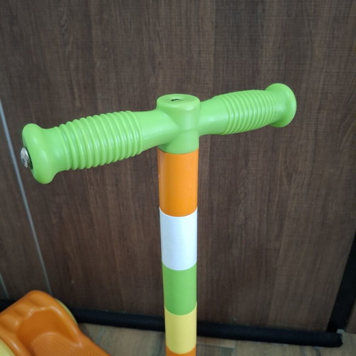 Plastic scooter with 4 wheels for learning