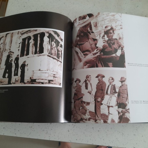 Photographic album like new dedicated to German occupation with 4 CDs