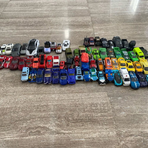 Hot Wheels toy cars like new, pack of over 70 pieces