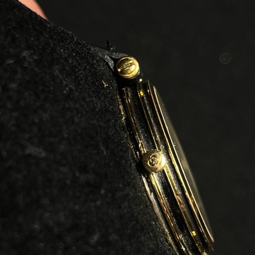 Gucci G-Timeless 30mm quartz watch like new, black and gold