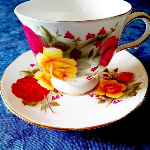 Vintage porcelain coffee-tea cup Queen Anne England 1950