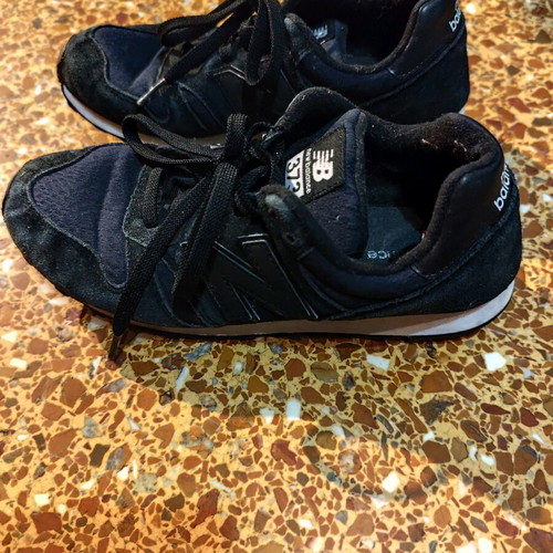 New Balance athletic shoes size 39 used, black