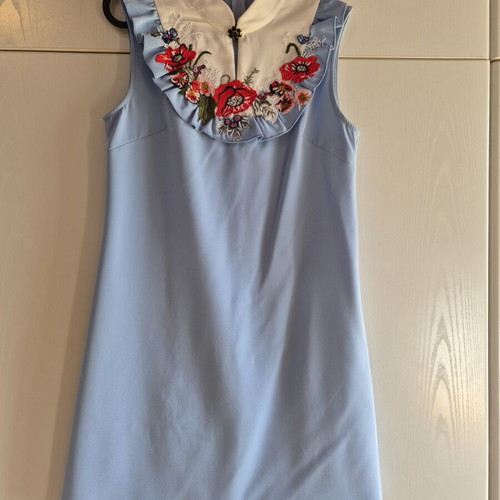 Boohoo dress like new with impressive embroidery, size M