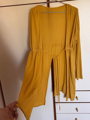 Long cardigan like new, yellow, one size