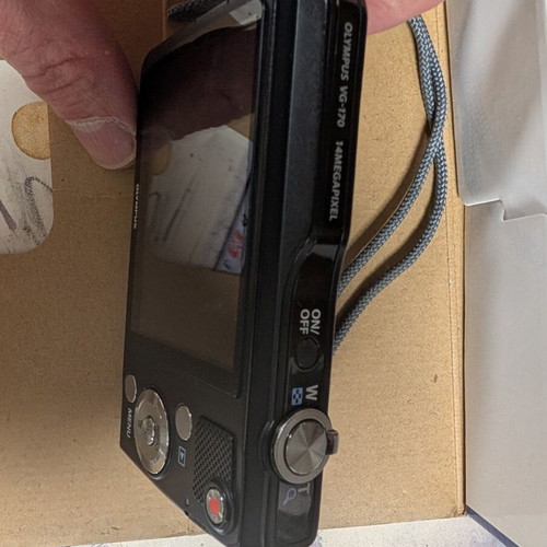 Olympus VG VG-170 camera like new, full set