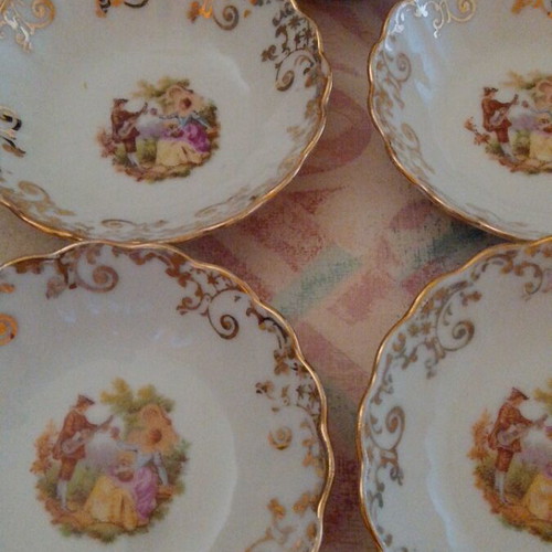 Village Japanese porcelain plates like new, 9.5 cm miniatures