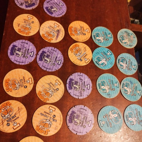 Tasty Tops 23 pieces Chester and Looney Tunes 90s like new
